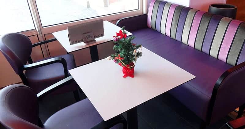 Détail d'une table de bar, par Elisabeth Hamard, architecte d'intérieur, Toulon, Var